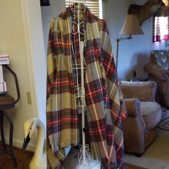 unknown Accessories - Large plaid shawl/scarf wrap